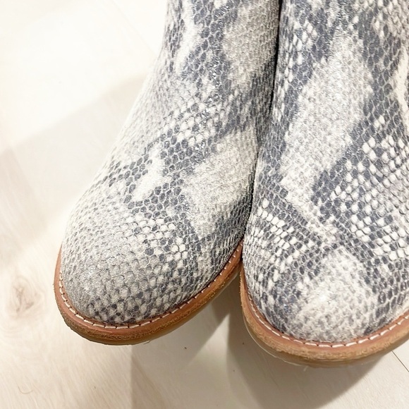 SOFFT Abena Snake Print taupe Leather Ankle Bootie 7.5 - Picture 10 of 12